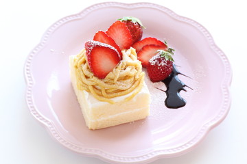 Marron and strawberry cake