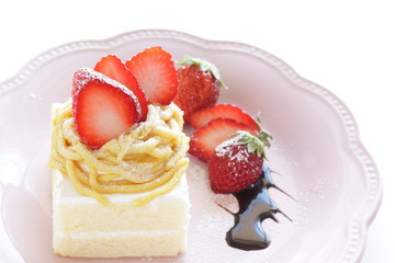 Marron and strawberry cake