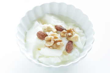 Mixed nut and honey yogurt