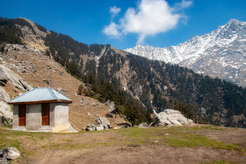 Fototapeta na wymiar Beautiful mountain view with cottage