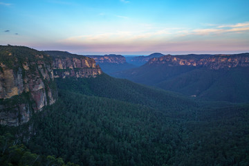 Fototapeta na wymiar sunset at govetts leap lookout, blue mountains national park, australia 2