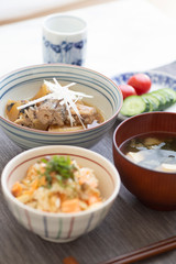 日本の朝食 サバと大根の煮物