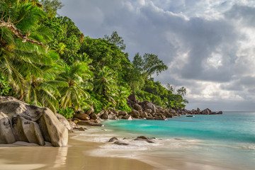 Obraz premium paradise beach at anse georgette, praslin, seychelles 27