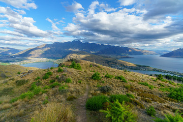hiking the queenstown hill walkway, lake waktipu, new zealand 30