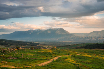Obraz premium Baseny tranvanterowe Pamukkale w starożytnym Hierapolis, Denizli