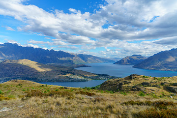 hiking the queenstown hill walkway, lake waktipu, new zealand 16