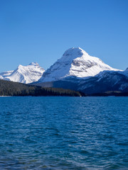 Obraz na płótnie Canvas turqoise mountain lake in the rocky mountains