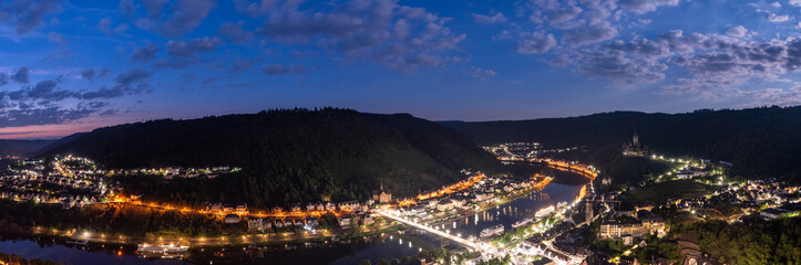 Fototapeta premium Cochem zur blauen Stunde