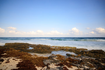 Fototapeta na wymiar a long exposure of the sea in Mexico