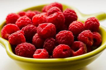 bowl of raspberries
