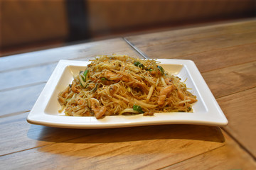 Rice noodles with shredded pork