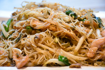 Rice noodles with shredded pork