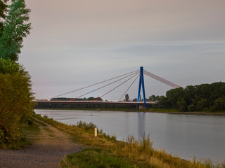 Rheinbrücke Autobahn A61 Speyer bei Nacht
