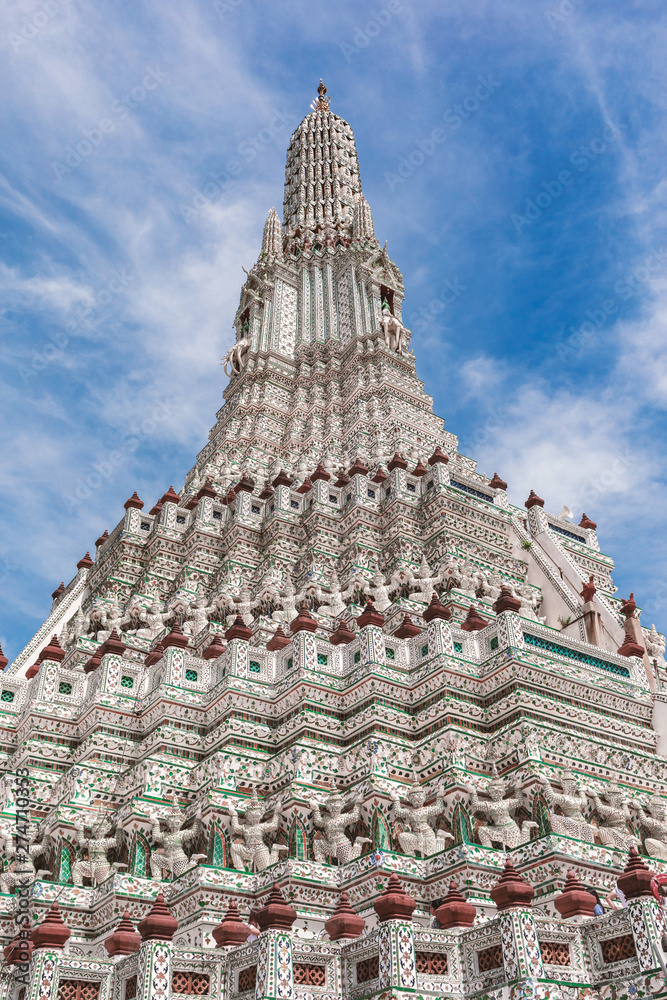 Wall mural wat arun the temple of dawn the best known of thailand's landmark