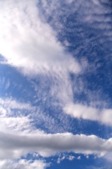 Fototapeta na wymiar 空の背景素材。青空、美しい雲、光。