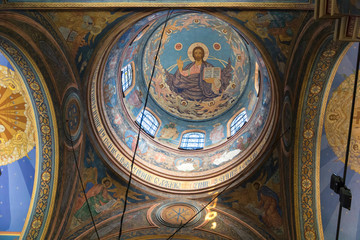 Fototapeta na wymiar Interior of cathedral dedicated Dormition of the Mother of God - Orthodox church in Varna. City at Black Sea. Bulgaria.