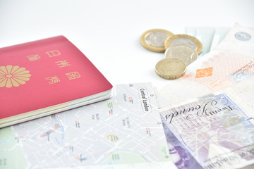 海外旅行イメージ　パスポート　地図　ポンド　イギリス