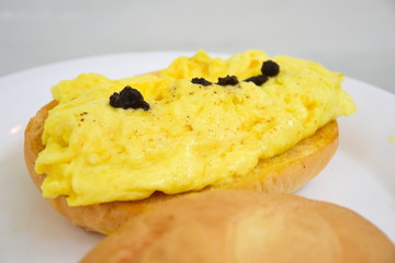 Scrambled egg, black truffles, sauce, bread