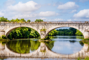 pont sur l'Adour dans la ville de Saubusse