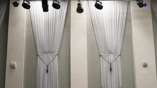 Theatrical lighting mounted on the wall creates a muffled light.Stage lighting is fixed on the ceiling to illuminate objects, light rays and colored light 