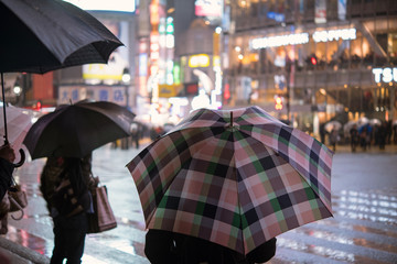 Woman with umbrella at rainy Shibuya Crossing　雨の渋谷スクランブル交差点 傘を持つ女性