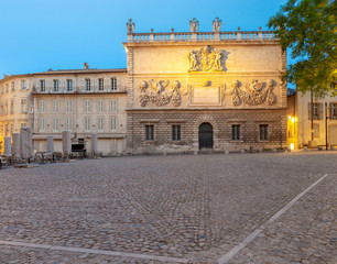 Obraz premium Avignon. Provence. The town square in front of the popes palace at dawn.