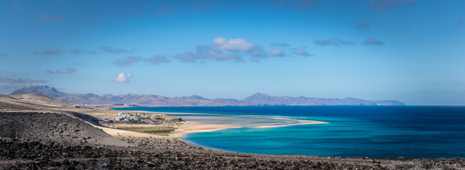 Fototapeta na wymiar Panoramica playa del paso en jandia, fuerteventura, playa de aguas turquesas