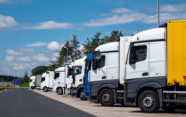 Panorama Logistik LKW auf dem Rastplatz