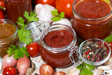 Fototapeta na wymiar tomato sauces, pasta and ingredients