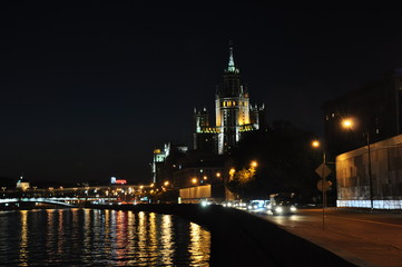 Fototapeta na wymiar embankment of the Moscow river