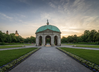 Fototapeta premium Chapel in Munich Hofgarden, summer evening sunset