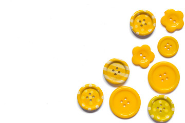 Obraz premium Various yellow sewing buttons isolated on white background