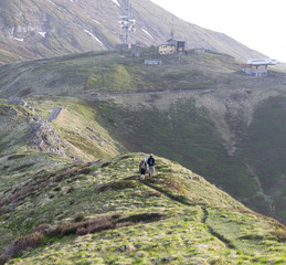 Fototapeta na wymiar Escursionisti sul monte Cimone