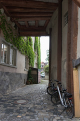 Fototapeta na wymiar Fahrräder in der Bregenzer Oberstadt