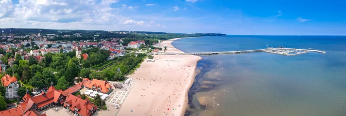 Crédence de cuisine en verre imprimé La Baltique, Sopot, Pologne Panorama de la côte de la mer Baltique avec jetée en bois à Sopot, Pologne