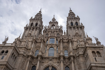 Fachada del Obradoiro, Catedral de Santiago de Compostela. Un dia nublado. Galicia, España.