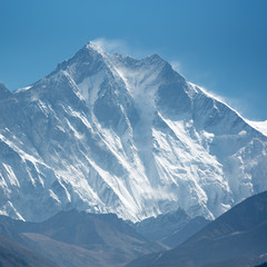 Mt Lhotse op een zonnige dag