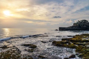 Obraz premium Coastline near the Tanah Lot Temple