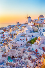 Beautiful Tranquil Cityscape of Oia Village in Santorini Island Before the Sunset. - obrazy, fototapety, plakaty