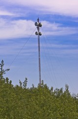 Obraz premium A tall communications tower