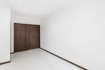マンションの内装　Simple unfurnished apartment space