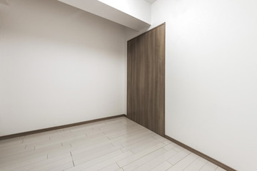 マンションの内装　Simple unfurnished apartment space