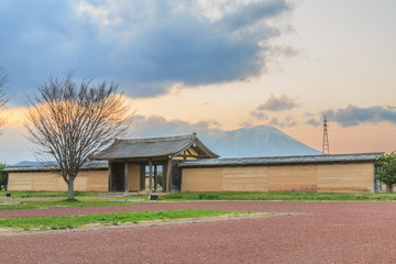  	春の志波城跡の風景