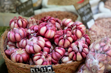 Cesta com alho