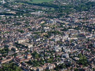 vue aérienne de la ville de Mantes-la-Jolie dans les Yvelines en France
