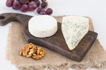 Blue cheese or brie with grapes and nuts