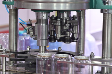 Aluminum lid packing machine for plastic can