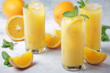 Glasses full of orange juice with ice	
