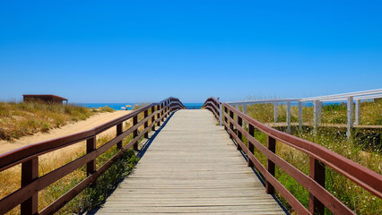Fototapeta na wymiar Beach Alvor Poente in Algarve, Portugal.