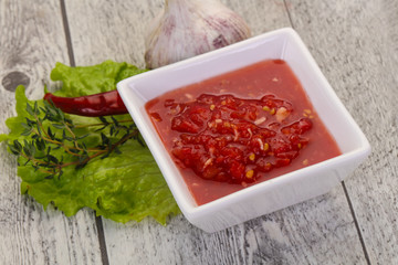 Spicy tomato and garlic sauce
